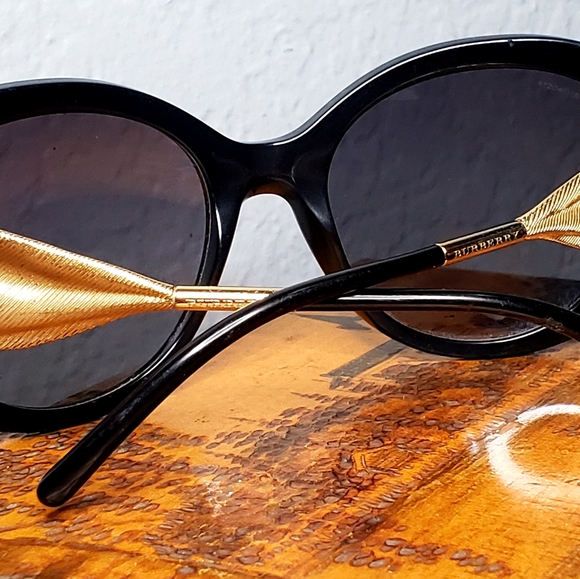 Burberry sunglasses women's - Picture 3 of 4